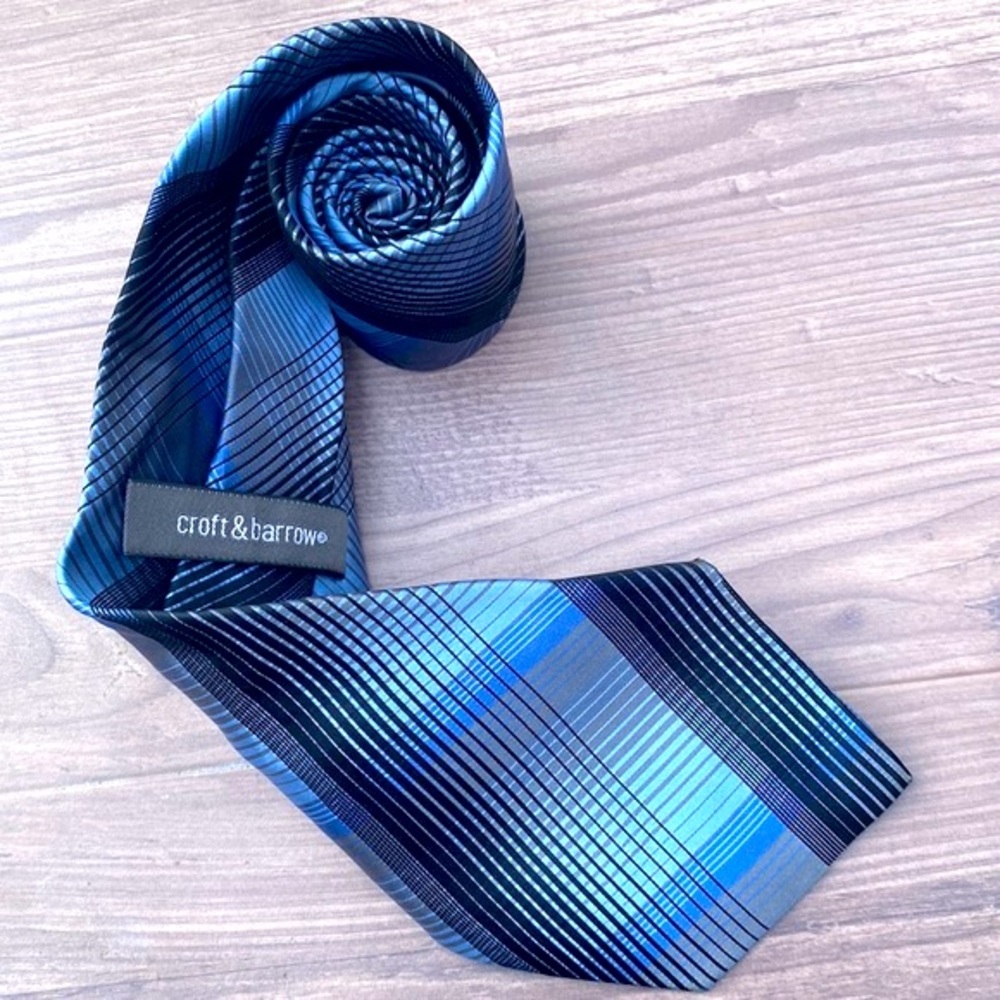 New Croft & Barrow mens silk plaid striped tie